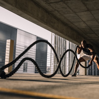 球星哈兰德数据卡片头像 - 挪威前锋在比赛中庆祝进球